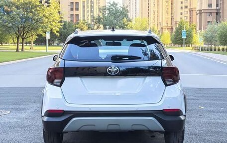 Toyota Yaris XP150 рестайлинг, 2021 год, 1 580 000 рублей, 7 фотография