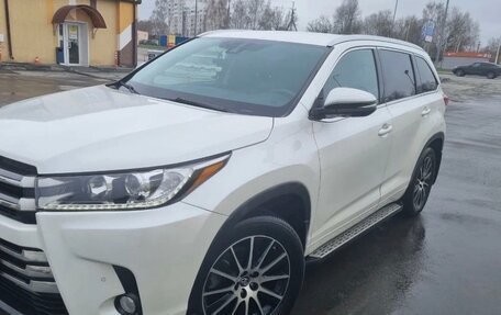 Toyota Highlander III, 2017 год, 3 050 000 рублей, 4 фотография