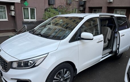 KIA Carnival III, 2018 год, 2 599 999 рублей, 10 фотография