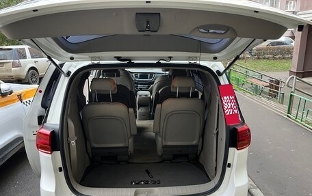 KIA Carnival III, 2018 год, 2 599 999 рублей, 6 фотография