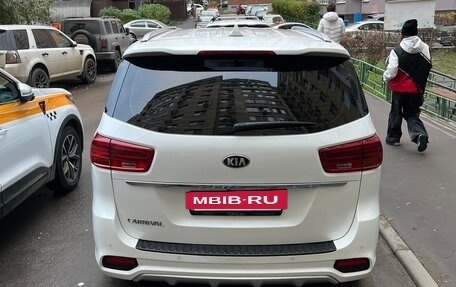 KIA Carnival III, 2018 год, 2 599 999 рублей, 12 фотография