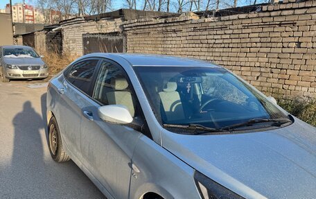 Hyundai Solaris II рестайлинг, 2011 год, 535 000 рублей, 3 фотография