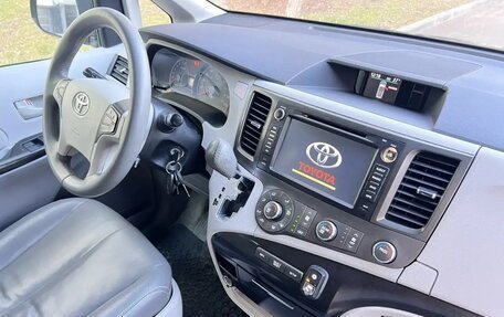 Toyota Sienna III, 2011 год, 1 765 000 рублей, 16 фотография