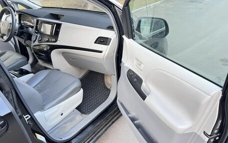 Toyota Sienna III, 2011 год, 1 765 000 рублей, 14 фотография