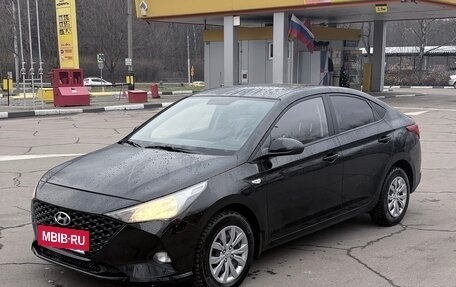 Hyundai Solaris II рестайлинг, 2022 год, 1 688 000 рублей, 2 фотография