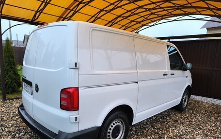 Volkswagen Transporter T6 рестайлинг, 2016 год, 2 100 000 рублей, 4 фотография