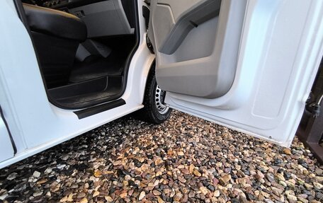 Volkswagen Transporter T6 рестайлинг, 2016 год, 2 100 000 рублей, 15 фотография