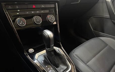 Volkswagen T-Roc I, 2022 год, 1 941 000 рублей, 9 фотография