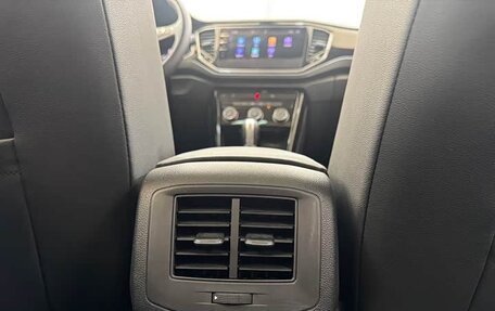 Volkswagen T-Roc I, 2022 год, 1 941 000 рублей, 13 фотография