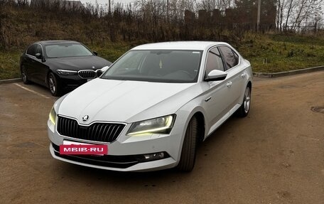 Skoda Superb III рестайлинг, 2019 год, 1 900 000 рублей, 3 фотография