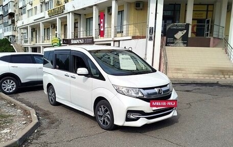 Honda Stepwgn IV, 2017 год, 1 700 000 рублей, 2 фотография