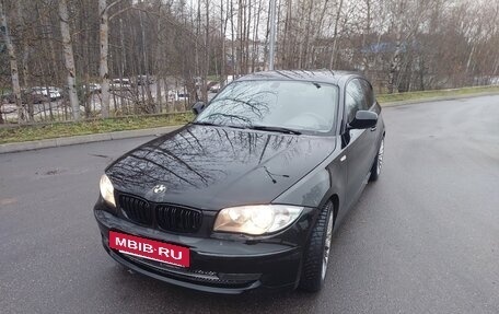BMW 1 серия, 2011 год, 850 000 рублей, 18 фотография
