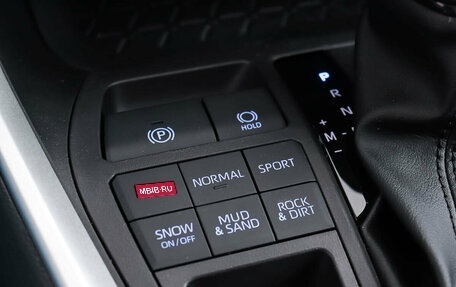 Toyota RAV4, 2025 год, 4 690 000 рублей, 24 фотография