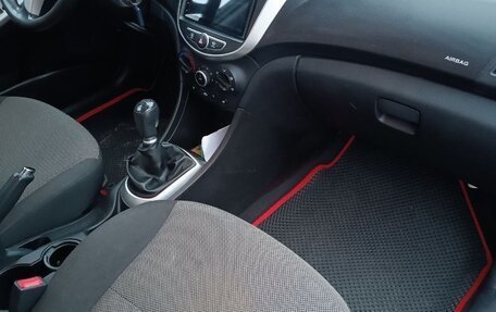 Hyundai Solaris II рестайлинг, 2014 год, 1 000 000 рублей, 3 фотография