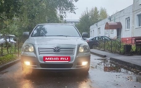 Toyota Avensis III рестайлинг, 2006 год, 660 000 рублей, 3 фотография
