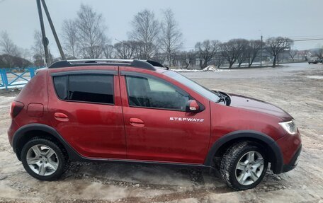 Renault Sandero II рестайлинг, 2019 год, 650 000 рублей, 2 фотография