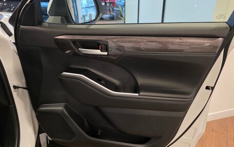 Toyota Highlander, 2025 год, 6 300 000 рублей, 36 фотография