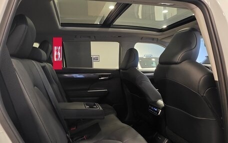 Toyota Highlander, 2025 год, 6 300 000 рублей, 30 фотография