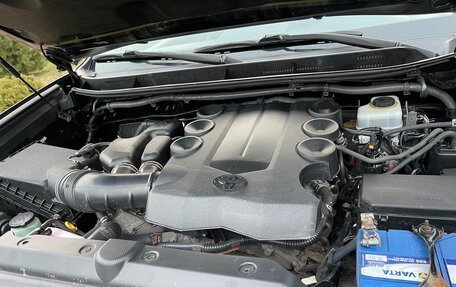 Toyota Land Cruiser Prado 150 рестайлинг 2, 2011 год, 2 120 000 рублей, 28 фотография