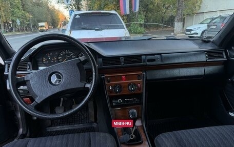 Mercedes-Benz E-Класс, 1992 год, 330 000 рублей, 3 фотография