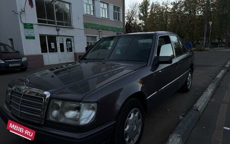 Mercedes-Benz E-Класс, 1992 год, 330 000 рублей, 2 фотография
