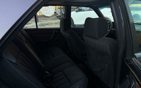 Mercedes-Benz E-Класс, 1992 год, 330 000 рублей, 6 фотография