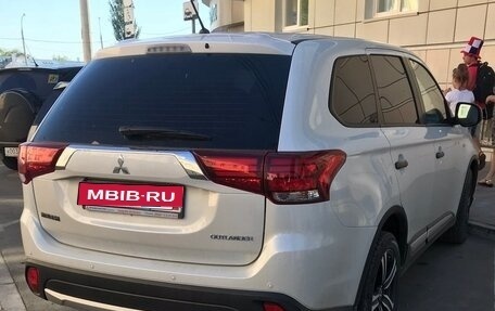 Mitsubishi Outlander III рестайлинг 3, 2016 год, 1 800 000 рублей, 1 фотография