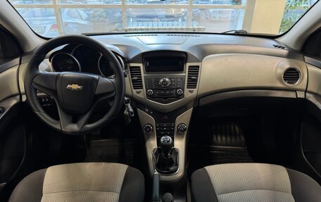 Chevrolet Cruze II, 2011 год, 695 000 рублей, 8 фотография