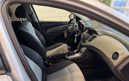 Chevrolet Cruze II, 2011 год, 695 000 рублей, 9 фотография