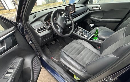 Mitsubishi Outlander, 2022 год, 2 400 000 рублей, 4 фотография