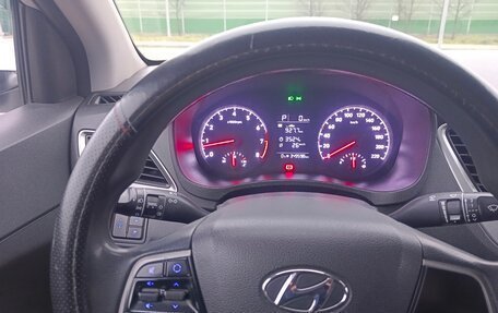 Hyundai Solaris II рестайлинг, 2018 год, 1 310 000 рублей, 8 фотография