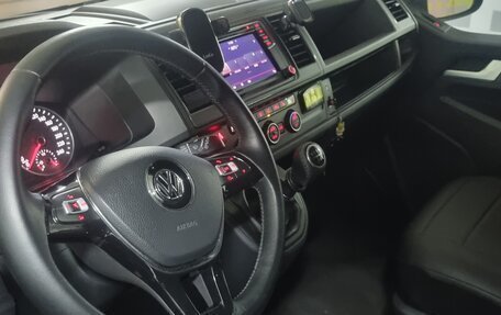 Volkswagen Caravelle T6 рестайлинг, 2018 год, 2 550 000 рублей, 30 фотография