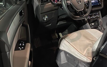 Volkswagen Tiguan II, 2019 год, 2 400 000 рублей, 6 фотография