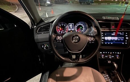 Volkswagen Tiguan II, 2019 год, 2 400 000 рублей, 7 фотография