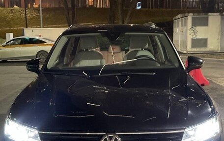 Volkswagen Tiguan II, 2019 год, 2 400 000 рублей, 2 фотография