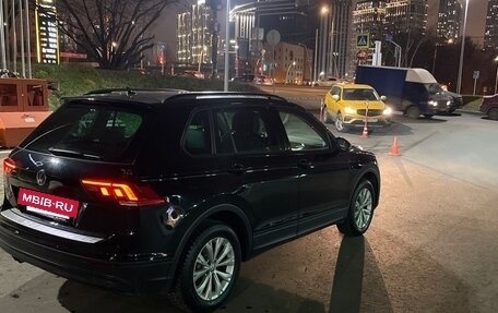 Volkswagen Tiguan II, 2019 год, 2 400 000 рублей, 5 фотография