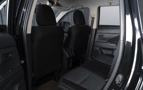 Mitsubishi Outlander III рестайлинг 3, 2019 год, 2 014 000 рублей, 11 фотография