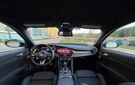 Alfa Romeo Giulia II, 2023 год, 9 000 000 рублей, 13 фотография