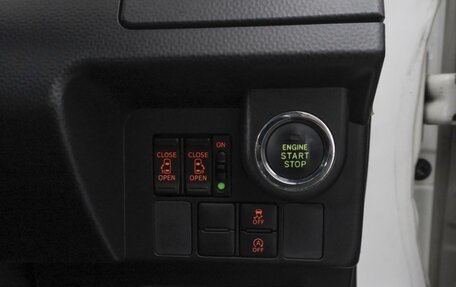 Toyota Tank I, 2016 год, 1 272 000 рублей, 15 фотография