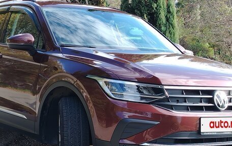 Volkswagen Tiguan II, 2021 год, 2 750 000 рублей, 2 фотография