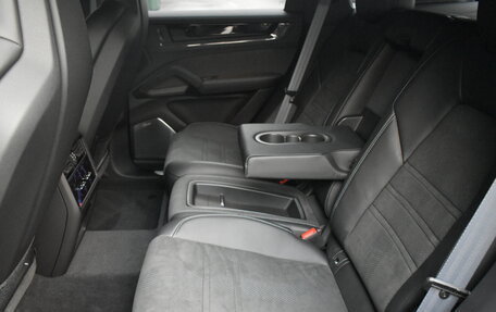 Porsche Cayenne III, 2025 год, 31 490 000 рублей, 16 фотография