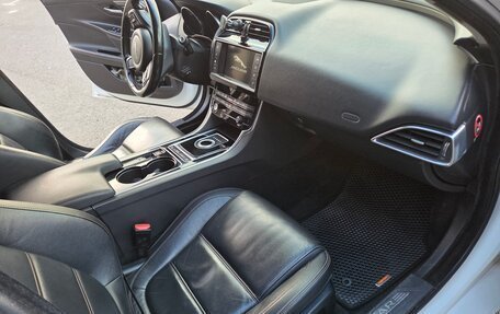 Jaguar XE I рестайлинг, 2015 год, 1 550 000 рублей, 17 фотография