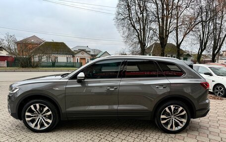 Volkswagen Touareg III, 2018 год, 4 100 000 рублей, 13 фотография