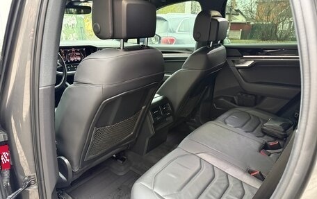 Volkswagen Touareg III, 2018 год, 4 100 000 рублей, 25 фотография