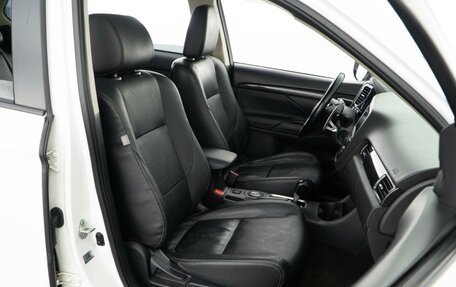 Mitsubishi Outlander III рестайлинг 3, 2015 год, 1 749 050 рублей, 8 фотография