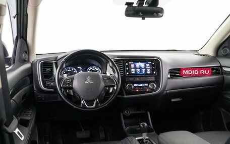 Mitsubishi Outlander III рестайлинг 3, 2015 год, 1 749 050 рублей, 6 фотография