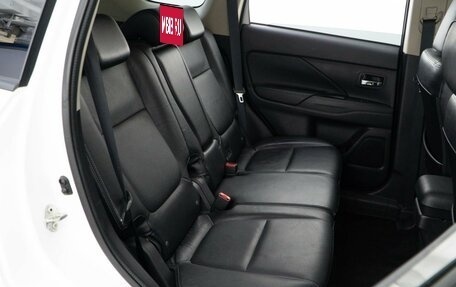 Mitsubishi Outlander III рестайлинг 3, 2015 год, 1 749 050 рублей, 7 фотография