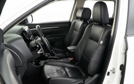 Mitsubishi Outlander III рестайлинг 3, 2015 год, 1 749 050 рублей, 10 фотография