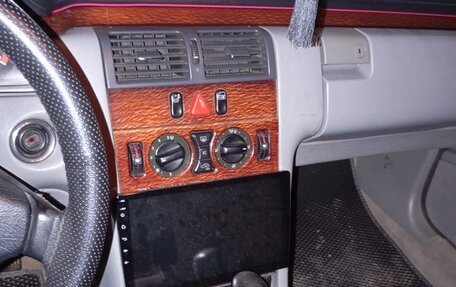 Mercedes-Benz E-Класс, 1998 год, 450 000 рублей, 5 фотография