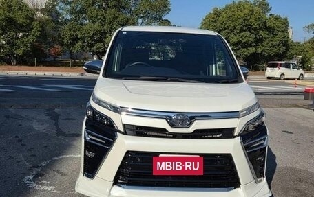 Toyota Voxy III, 2021 год, 2 249 069 рублей, 2 фотография